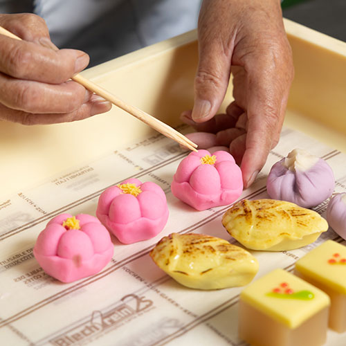 和菓子作業風景1